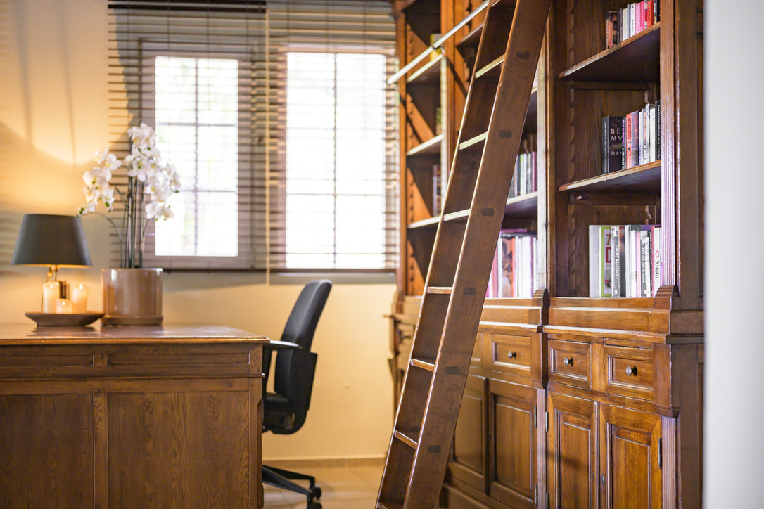 Library with wooden ladder and writing desk at Bayside Hill