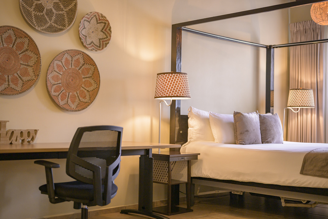 Four-poster bedroom with writing desk at Bayside Hill