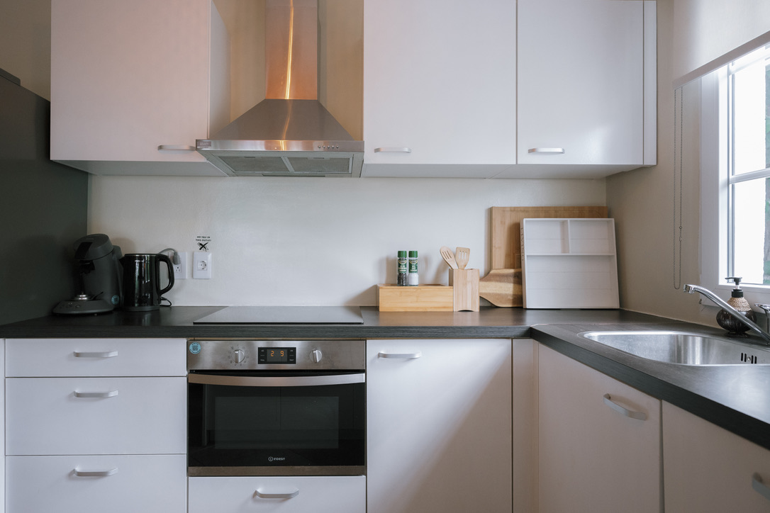 Oven, hob and preparation space
